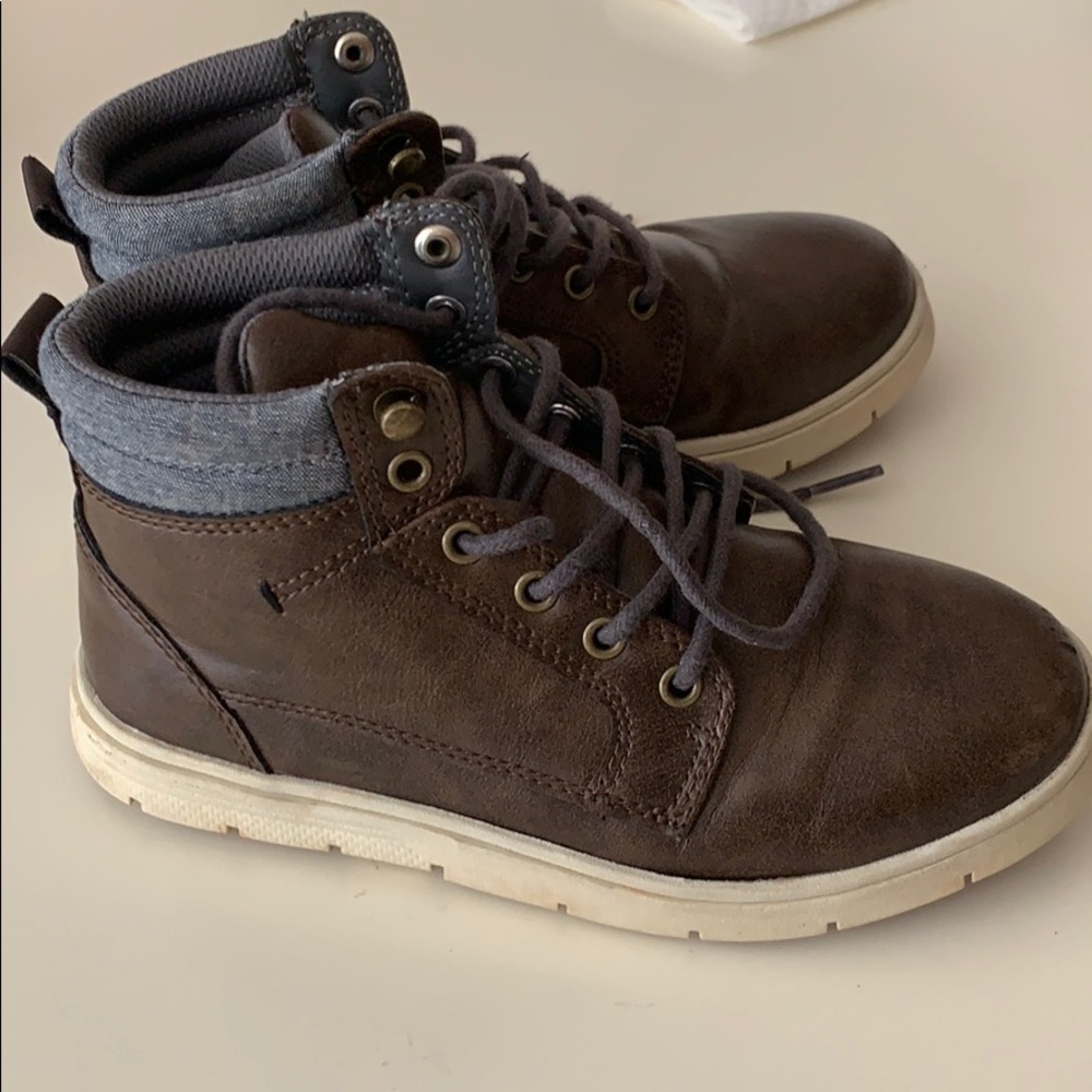 Boys boots